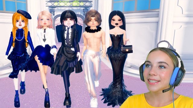 ДЕЛАЮ ПЕРСОНАЖЕЙ ИЗ УЭНСДЕЙ 2 С СЕСТРОЙ в ROBLOX!