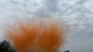 FPS615 Дневной салют оранжевый 50 залпов (веерный) с треском