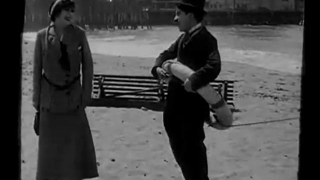 У моря / By The Sea (1915) — Чаплин и банановая кожура
