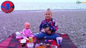Кукла Беби Борн и Ярослава. Пикник на берегу моря. Видео для детей. Doll Baby Born