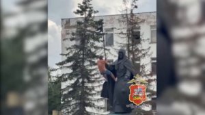 Житель Подмосковья, вскарабкавшийся на памятник Александру Пересвету, привлечён к ответственности