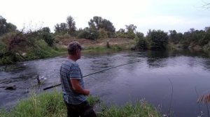 очередная Рыбалка в августе на поплавок на речке.