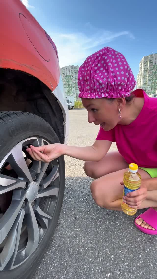КОГДА МАМА ЗАПРАВЛЯЕТ МАШИНУ МАСЛОМ🤣 #семья #есения #eseniya #ржака #прикол #мама #милашка