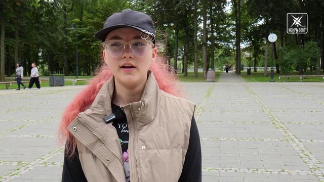 Волонтеры молодежного центра «Олимпиец» дарили жителям яблоки и настроение