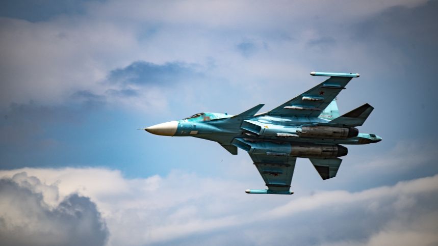 Су-34 уничтожил группу боевиков и пункт управления БПЛА. Лучшее видео из зоны СВО