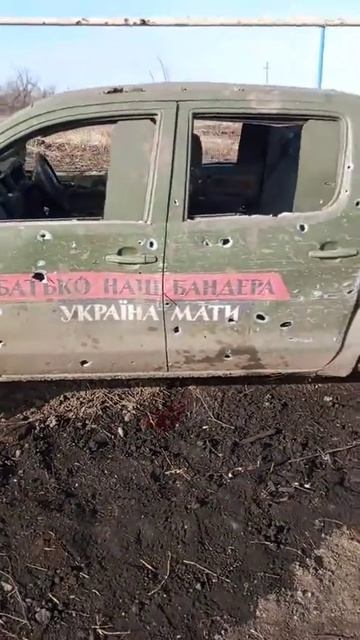 🇷🇺🔥После прилета российского FPV-дрона экипаж свиновозки дружно отправился в ад к Бандере ✊💥