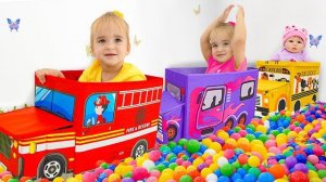 История Wheels On The Bus с Алисой - Детские стишки и песенки