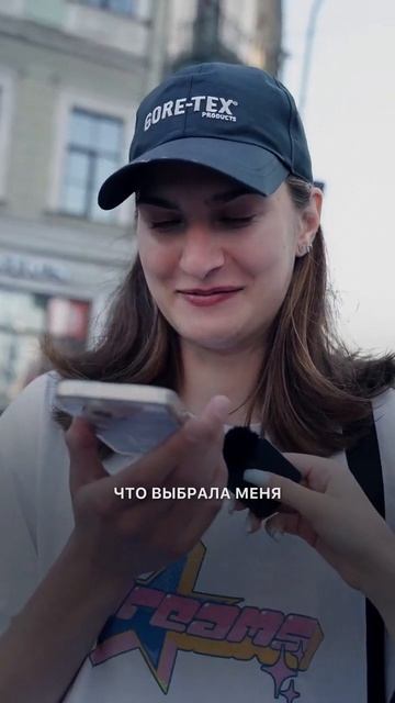 Как часто вы звоните маме? CaseGuru дарят наушники прохожим за звонок. Их реакция удивила!