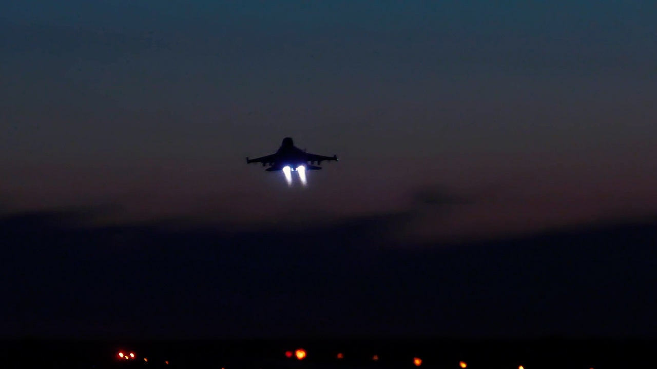 Су-34 ночью ударил авиабомбами по пункту управления ВСУ