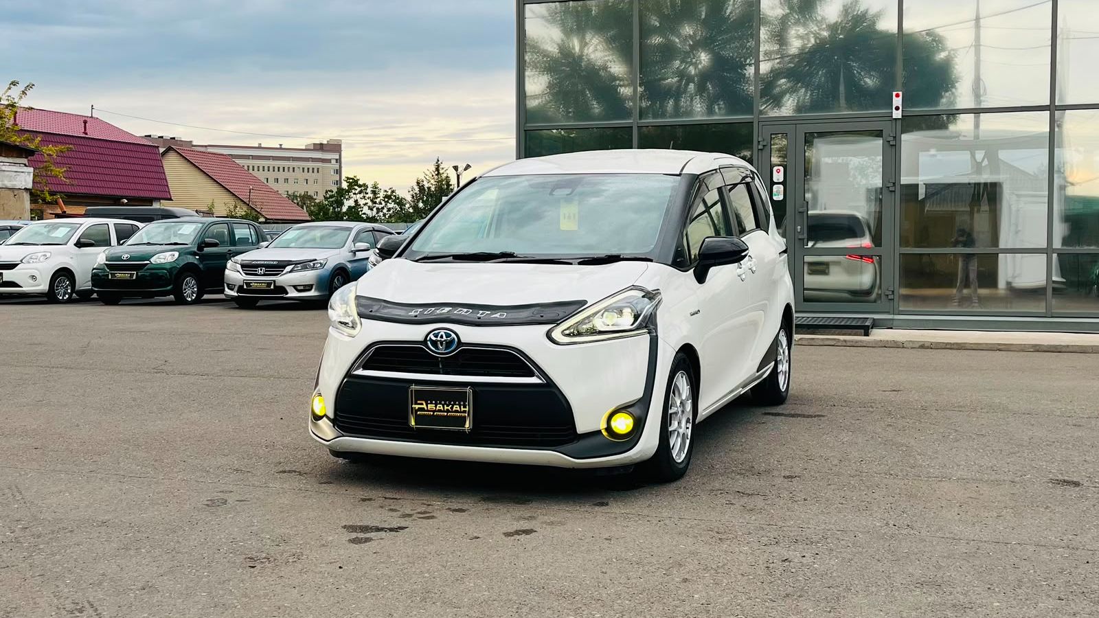 Toyota Sienta, 2017 год