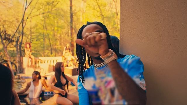 Gucci Mane - I Get The Bag Feat. Migos [Official Music Video]