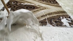 Очень грязный ворсистый ковёр — чистка скребком