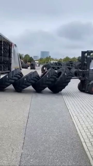 Разгрузка покрышек