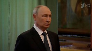 Владимир Путин приехал в Архангельский собор поклониться мощам Дмитрия Донского.