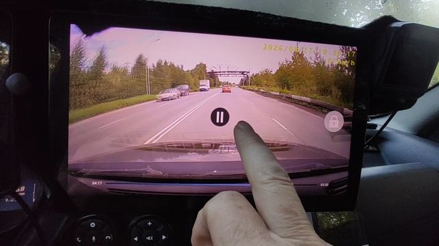 поворотники нужно включать заблаговременно в особенности там где поворот запрещен .