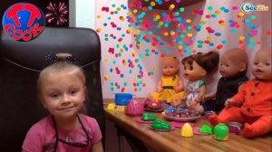 ✔ Nenuco & Baby Born. Ярослава готовит для своих подружек   Doll Alive   Cutting Velcro Fr