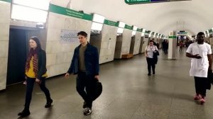 Александр Невский справа весь в белом.Не перепутайте! Ст.метро Пл.Александра Невского Ленинград(СПб)