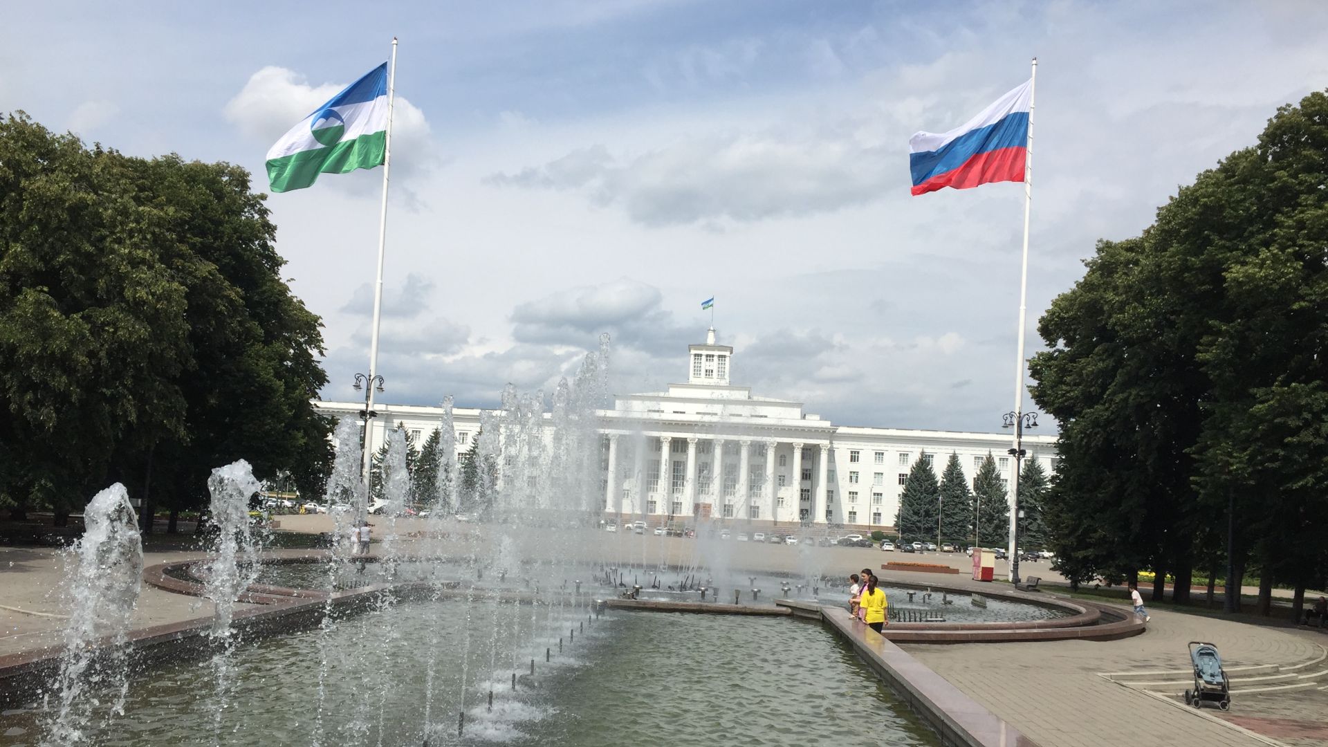Пешком по Нальчику от площади Согласии до Вечного огня Атажукинский сад