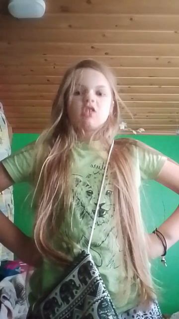 брюнетка предупреждаю взяла идею у квинки и озвучку