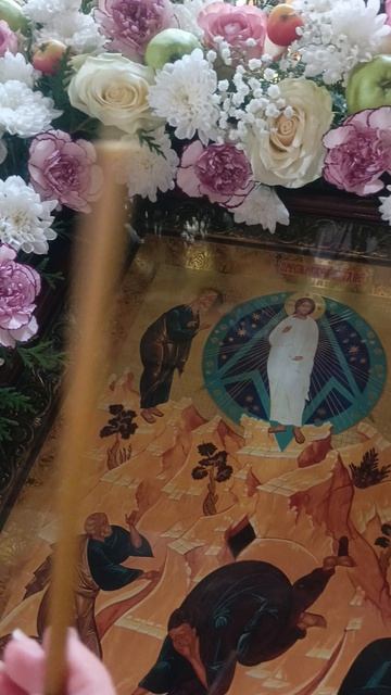 К Празднику Преображение Господне ,в Храме стоит вот такая икона 🙏
