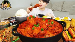 МУКБАНГ — Большая тушёная курица, колбаса и домашняя корейская еда — сытный обед