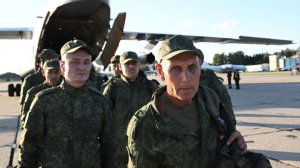 «Руки дрожат»: освобожденные из плена бойцы поговорили с семьями