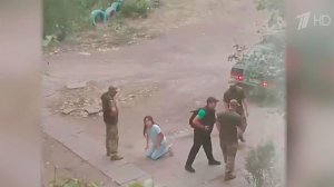 Женщина в Днепропетровской области на коленях умоляла тцкшников не забирать мужа.