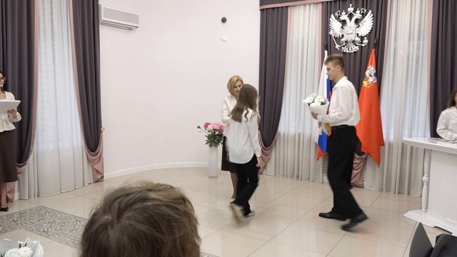 Пушкинские подростки получили паспорта в торжественной обстановке