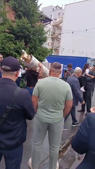 Церемония внесения Сейфер Тойро для бухарской общины Москвы
