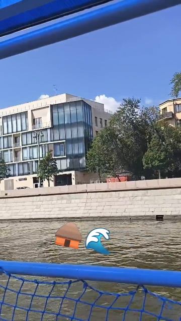 посольские избушки под волнами 🌊