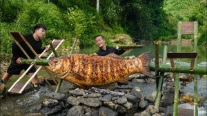 Семья карликов, ловит рыбу и жарит ее на гигантском водяном колесе | Охота на гигантскую рыбу.