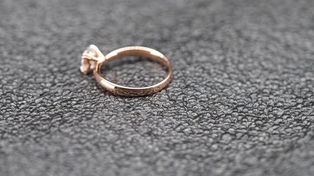 Кольцо золотое (2,09 г, Золото, 585, вставка 0,152 г) 1Бр,Кр-57 0,759 4/5А Выращ. код 231447 (1)