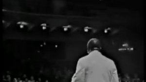 Louis Armstrong sings _Mack the Knife_