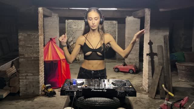 VALERIA OSTINA - Peak Time Techno 2026 ☾ Dark Basement 4K DJ Mix