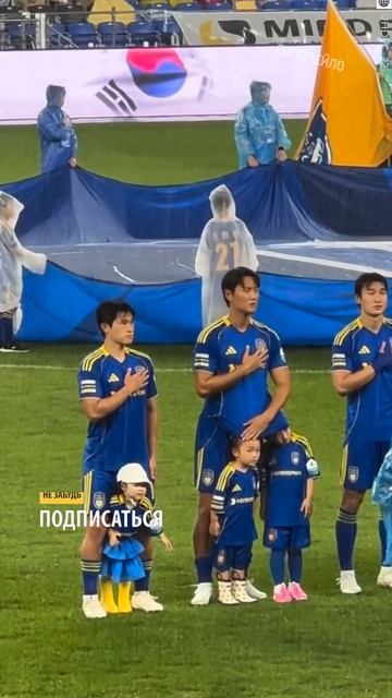 Самые заботливые футболисты #football #футбол