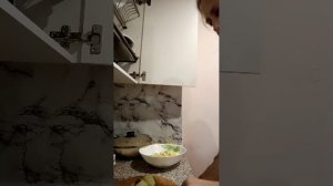 Замешиваю тесто, варим картошку как я люблю