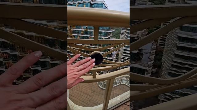 Дома-деревья на Хайнане
 Комплекс Beauty Crown Hotel в городе Санья.