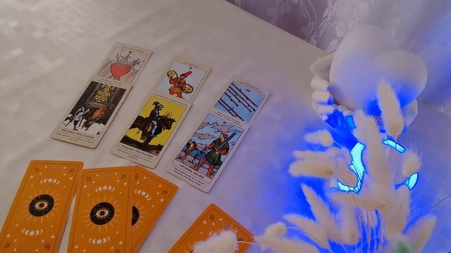Расклад на ваши отношения: прошлое настоящее будущее