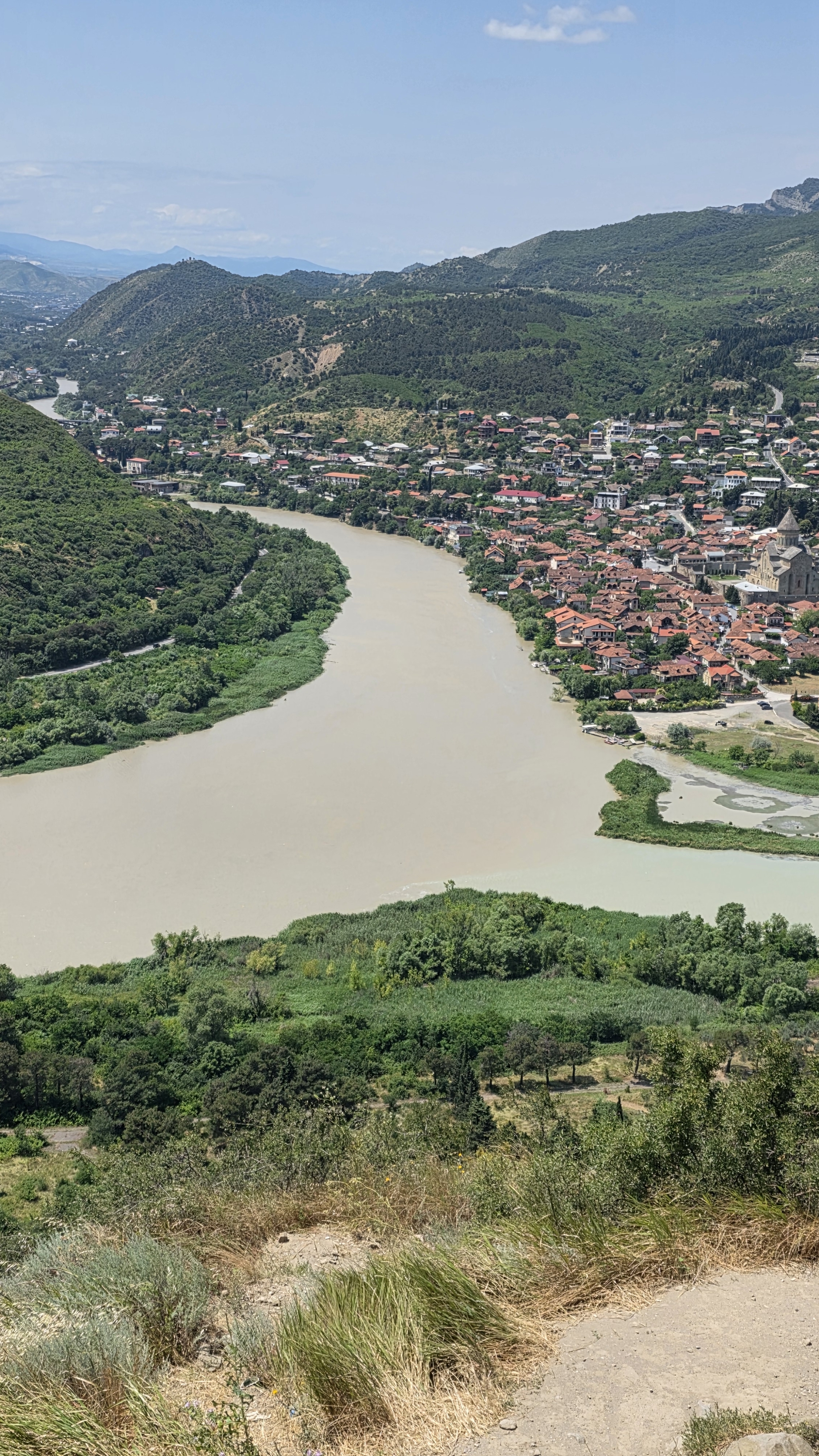 Слияние двух рек — Арагвы и Куры. Мцхета, Грузия 🇬🇪