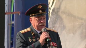 Офицерский вальс станцевали на Цветном бульваре в Тюмени