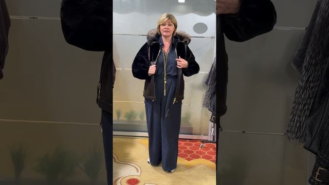 Супер предложение от магазина Олимпия. Базовая дубленка из испанского меха тоскана по летней цене.