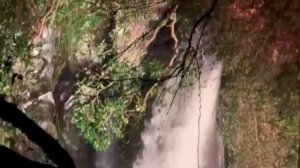 Сказочный вид на водопад Чхонджиен, Южная Корея
