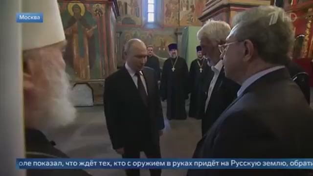 Владимир Путин приехал в Архангельский собор поклониться мощам Д