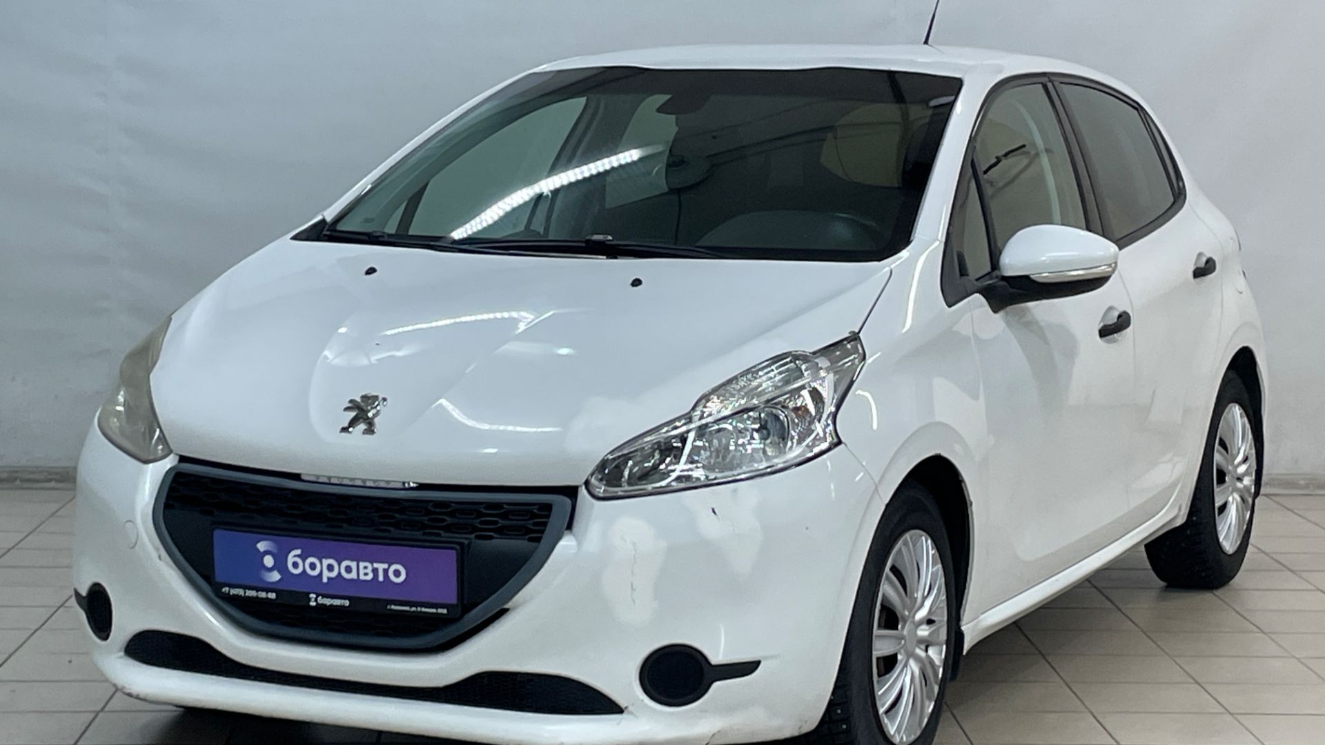 PEUGEOT 208