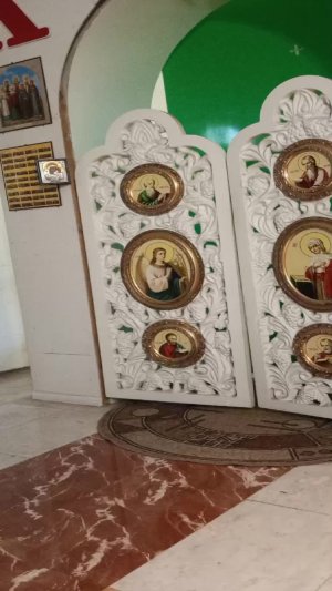 Божественная служба в храме Святой Троицы