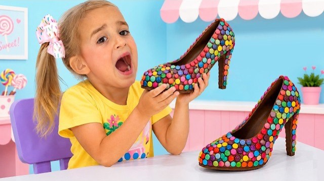 Я СДЕЛАЛА ТУФЛИ ИЗ НАСТОЯЩИХ КОНФЕТ! 🍬 О нет, они РАСТАЯЛИ?!