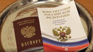Восемь юных первоуральцев сегодня получили свои первые паспорта