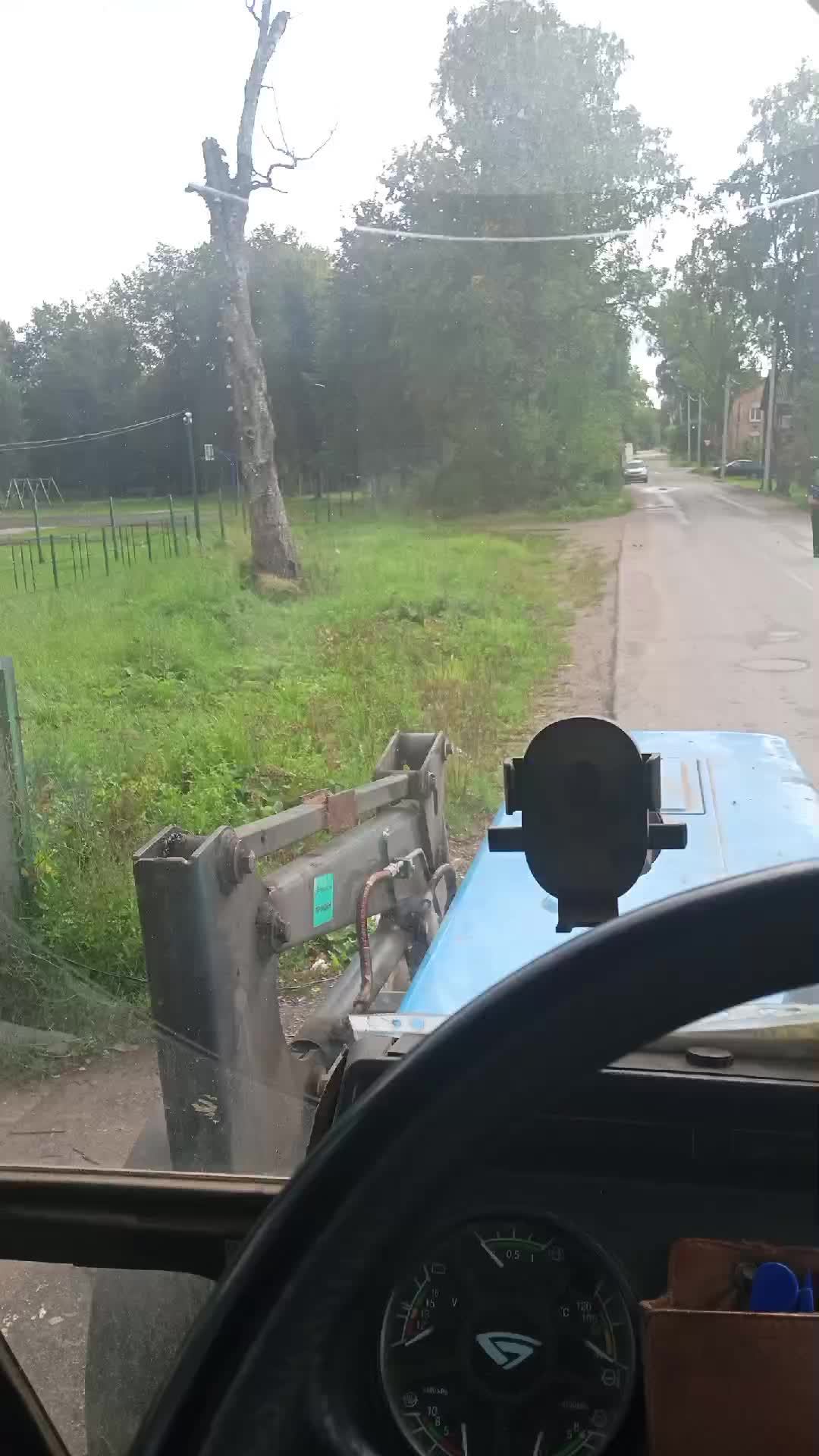 убираем ветки после урагана