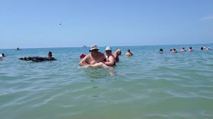 На море