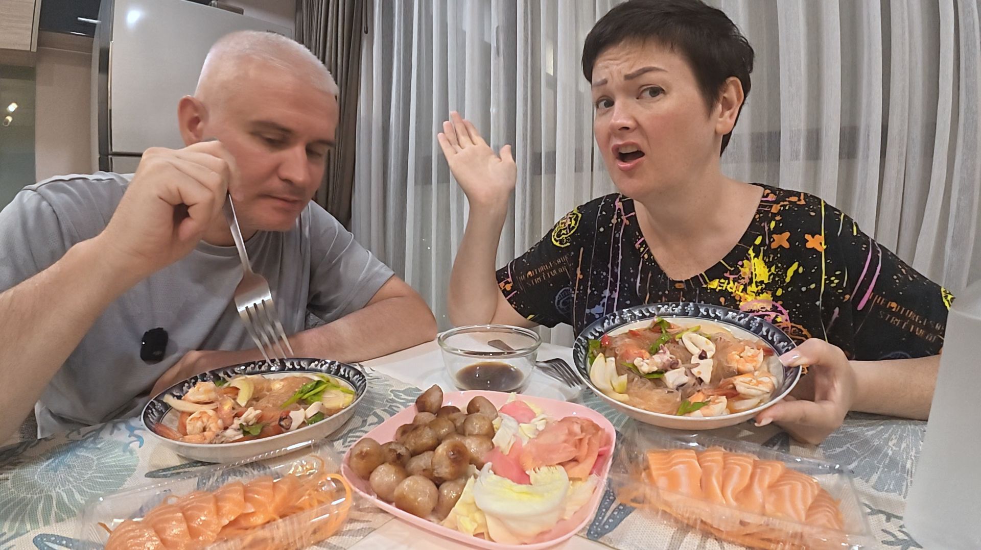 Мукбанг РУГАЮСЬ ШЕЛУДИВЫЙ ВованПЕРЕСТАРАЛАСЬ с массажем в Таиланде СТРАДАЮ! Лёгкий ужин МОРИКИ
